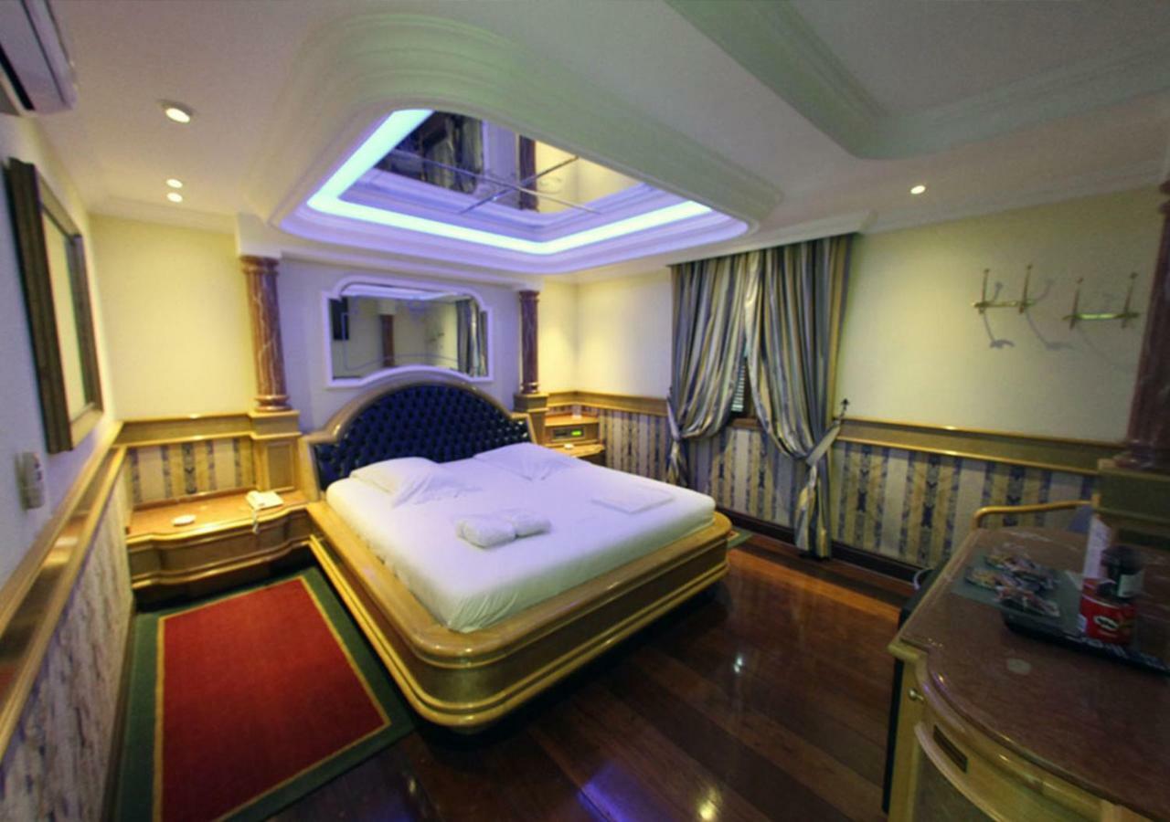 Colonial Palace (adults Only) Love hotel